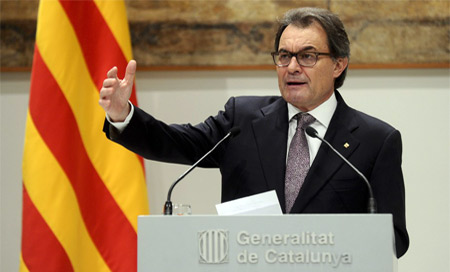 Adelantan elecciones legislativas en Cataluña a septiembre 2015